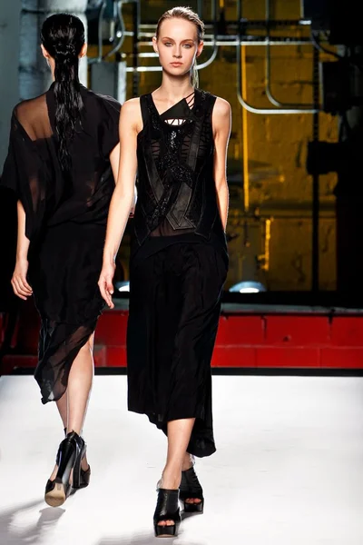 Look 34
